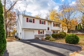 Building Photo - 4 Maureen Ct