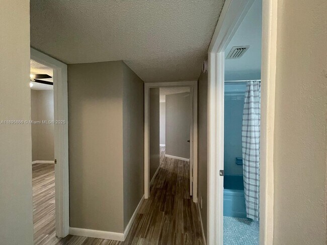 Building Photo - 7875 Margate Blvd