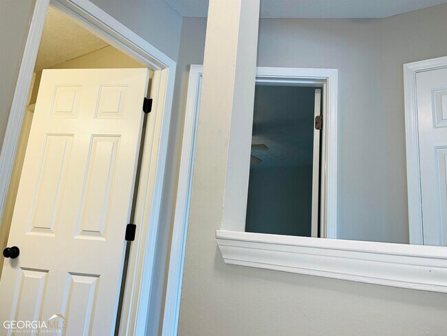 Building Photo - 8975 Stonebridge Blvd