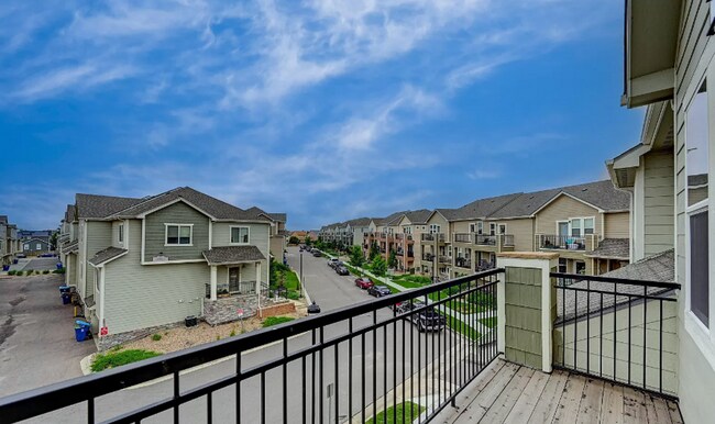 Building Photo - Charming town-home style condo Coming June 2026!