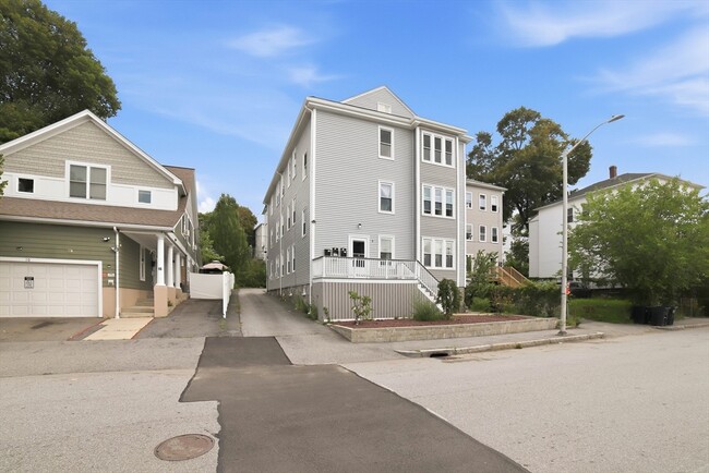 Building Photo - 8 Hooper St