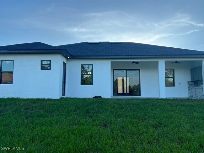 Building Photo - 813 Aiken Ave