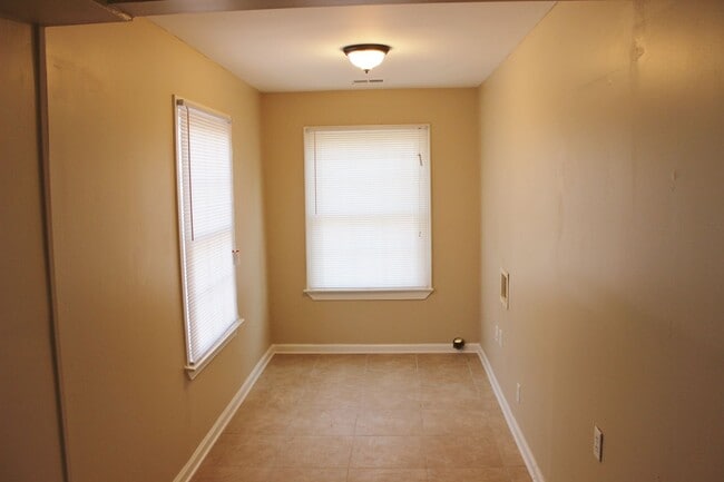 Building Photo - 1235 Dyer Pl