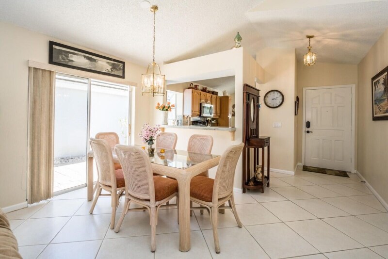 Building Photo - 20 Commodore Pl