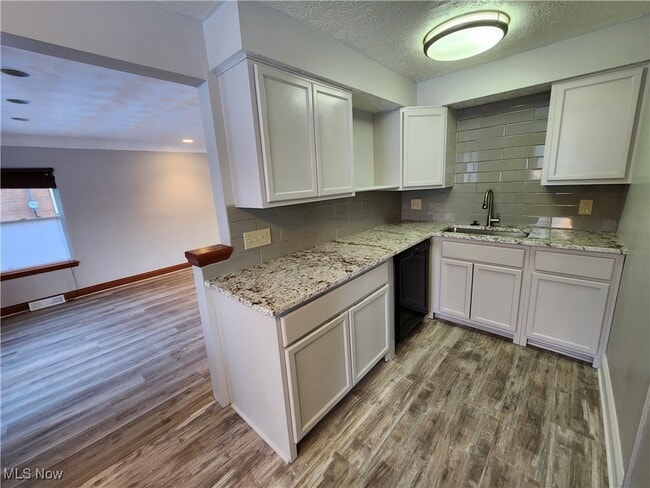 Building Photo - 2452 Bromley Rd