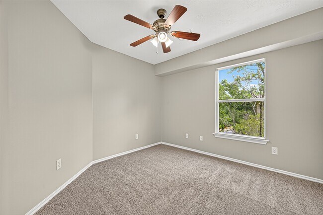 Building Photo - 110 N Burberry Park Cir