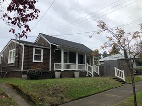 Building Photo - Adorable Two-bedroom Ballard Cottage