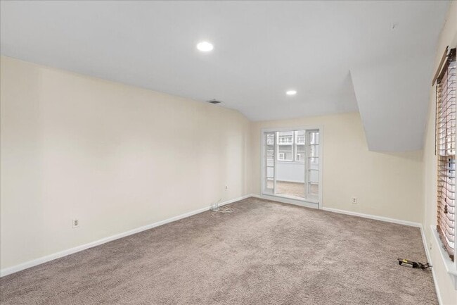 Building Photo - 127 E Pine St