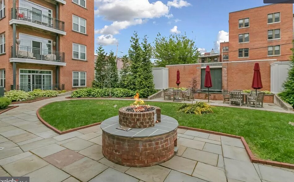 Building Photo - 1451 Belmont St NW