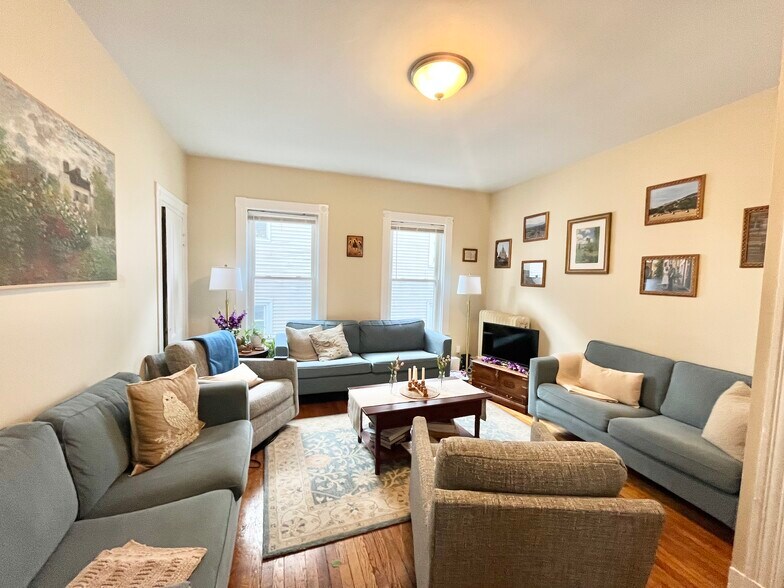 Building Photo - 45 Falkland St