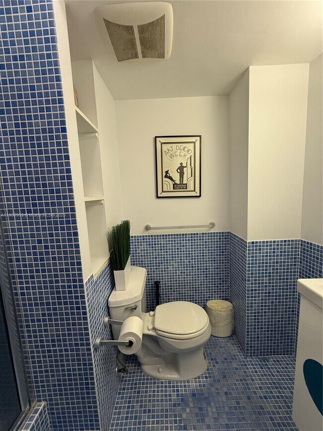 Building Photo - 9511 Collins Ave