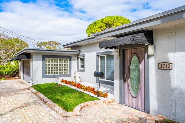 Building Photo - 1712 NE 18th Ave