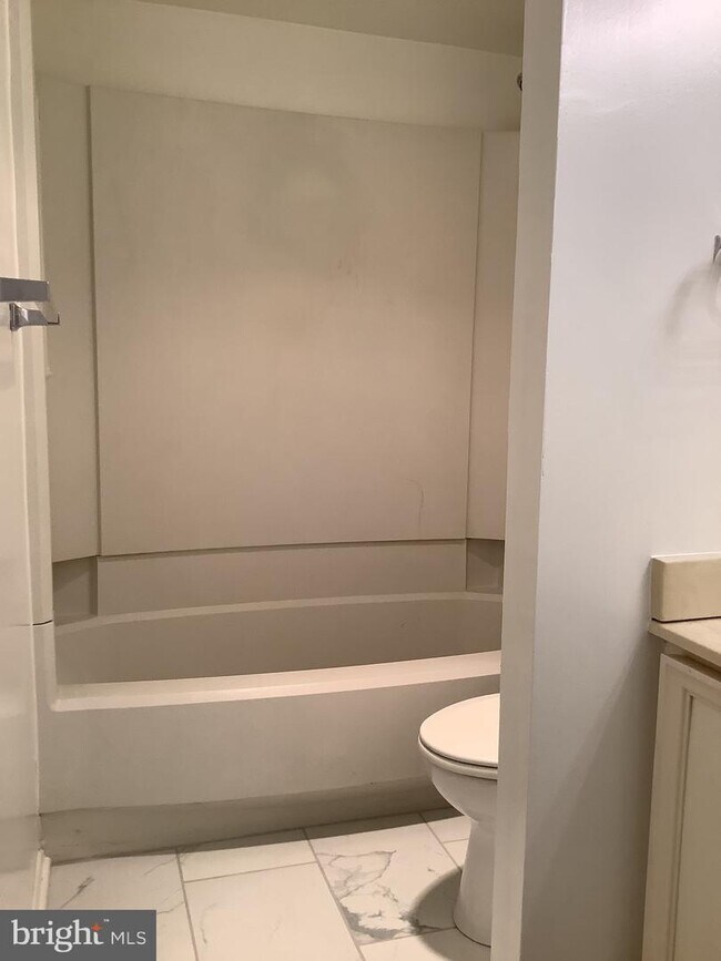 Building Photo - 5901 Mt Eagle Dr