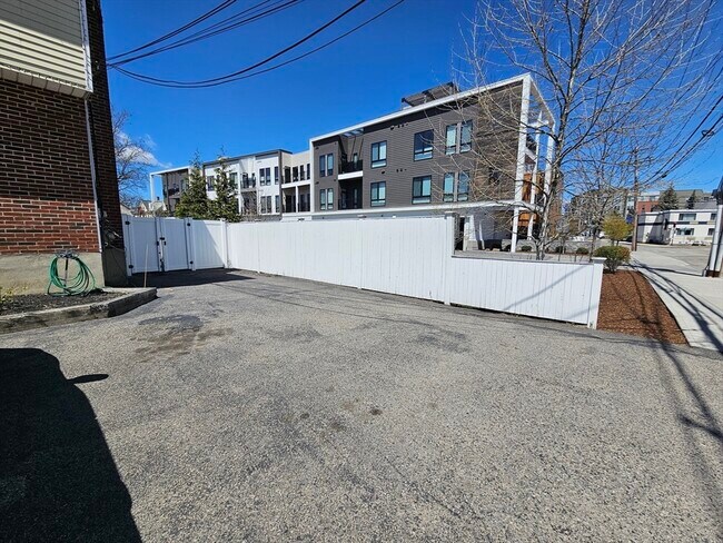 Building Photo - 91 Irving St