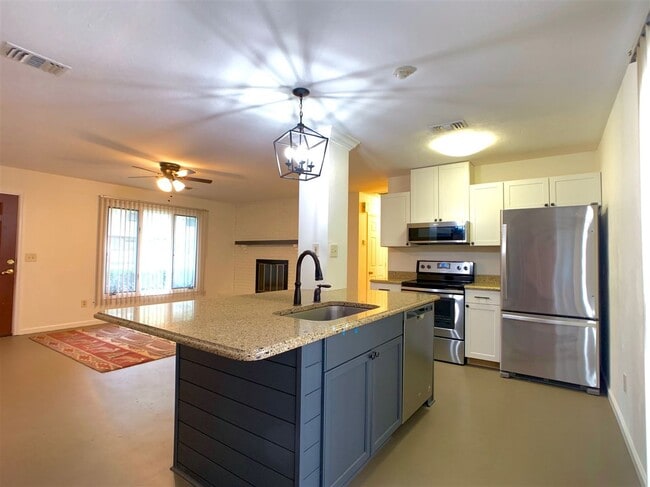 Building Photo - 2810 Kilkierane Dr