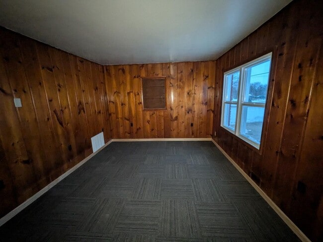 Building Photo - 1005 S Pittenger Rd