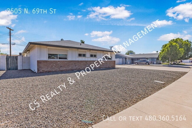 Primary Photo - 2505 N 69th St