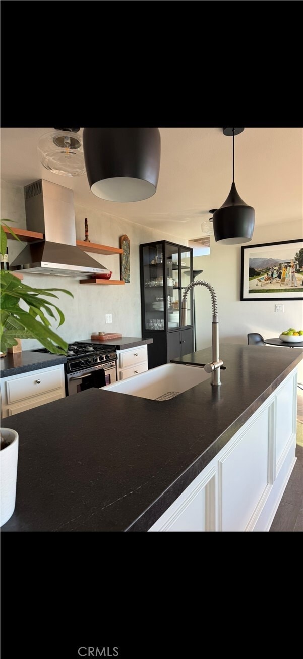 Building Photo - 290 La Brea St