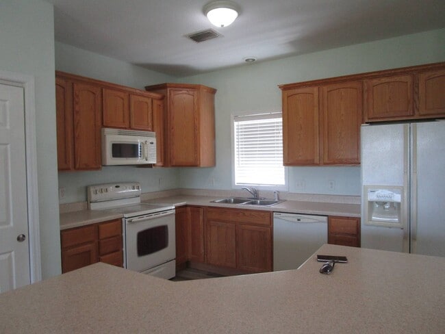 Building Photo - 6111 Shorewood Way