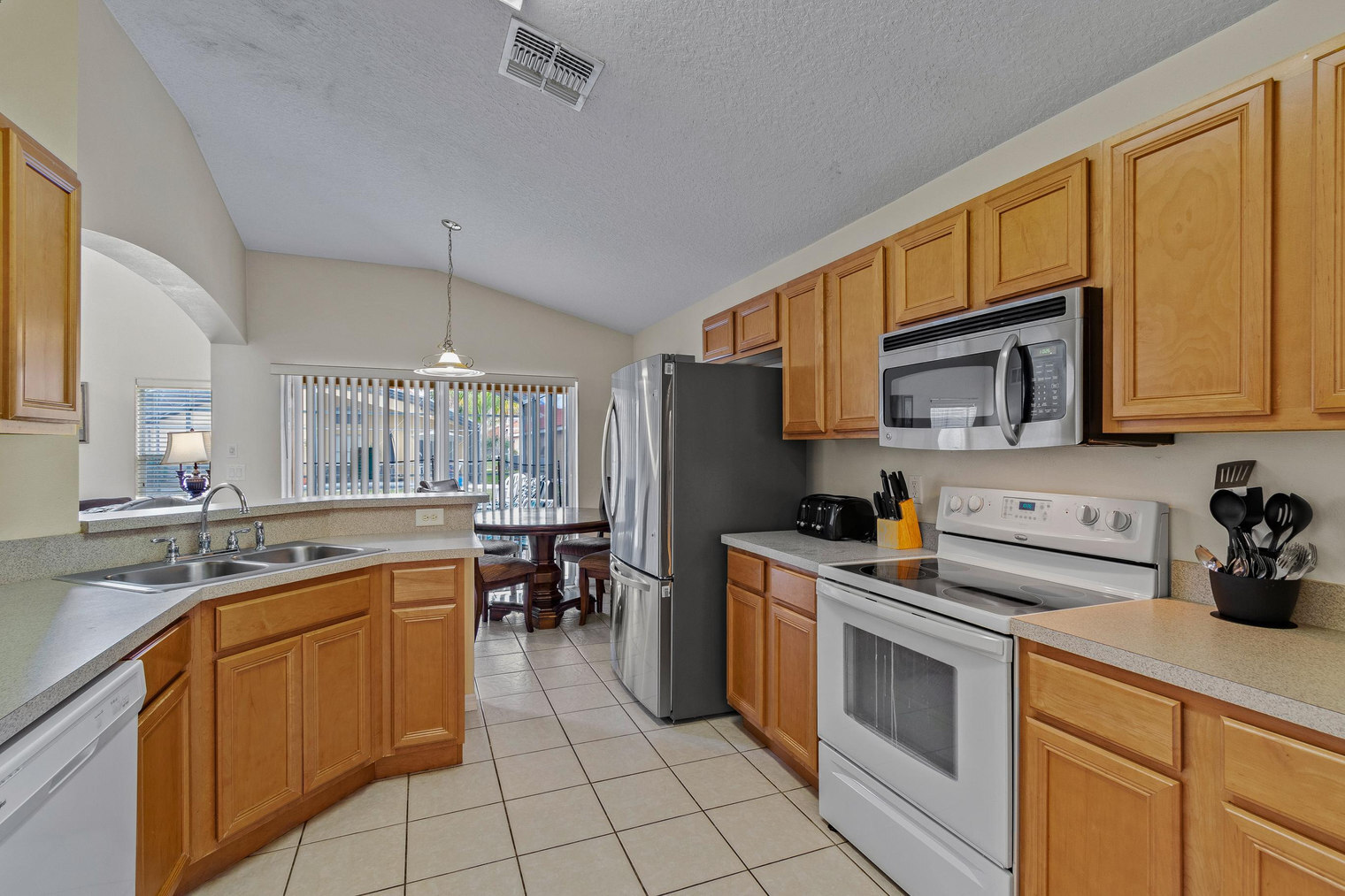 Building Photo - 137 Rosso Dr