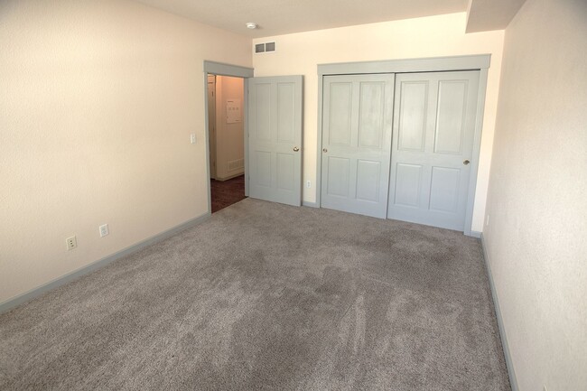 Building Photo - 2 bed/2 bath Sloans Lake Condo