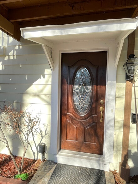 Building Photo - 1211 Isis Ave