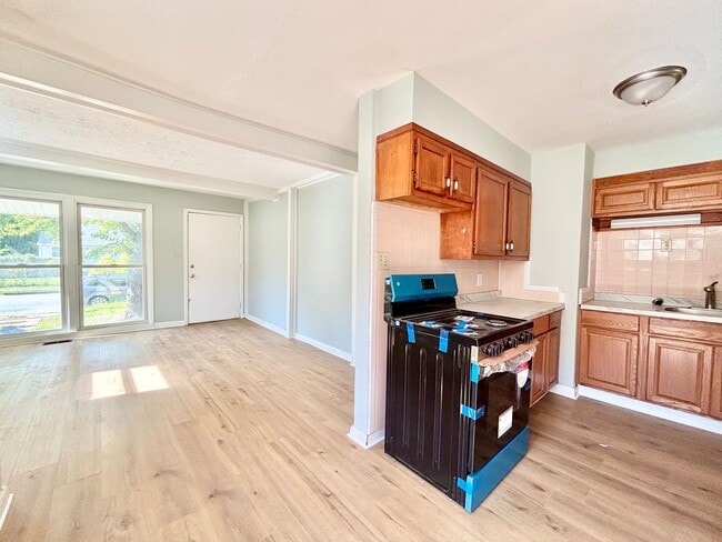 Building Photo - Charming 3-Bedroom Duplex Unit in Norfolk