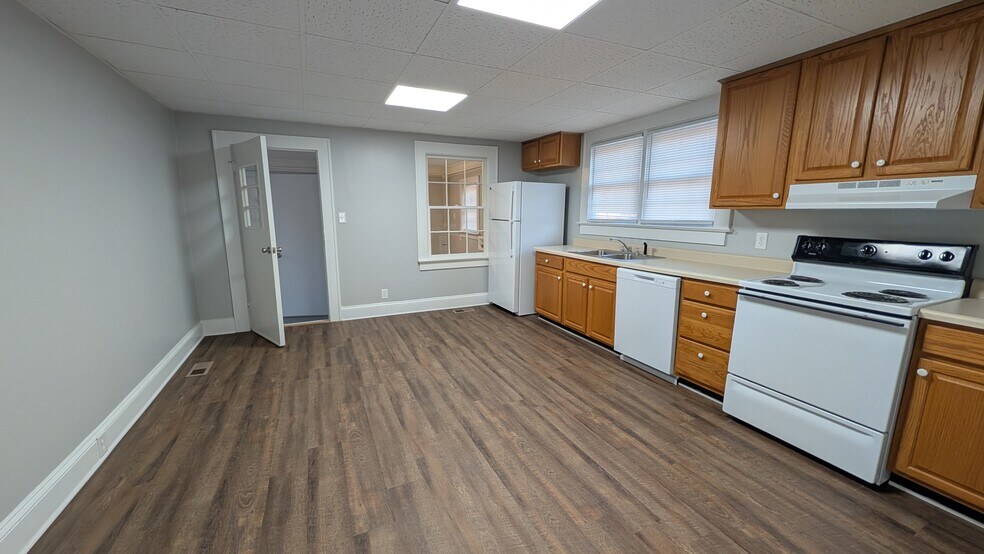 Kitchen/Dining - 315 W Courtland Dr