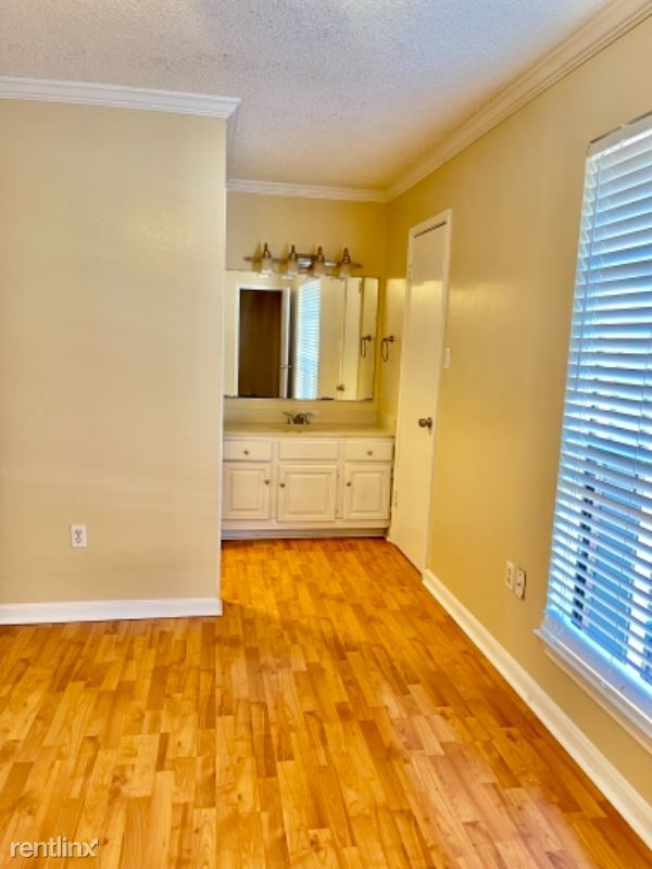 Building Photo - 2 br, 2.5 bath Townhome - 275 Bracewell Dr