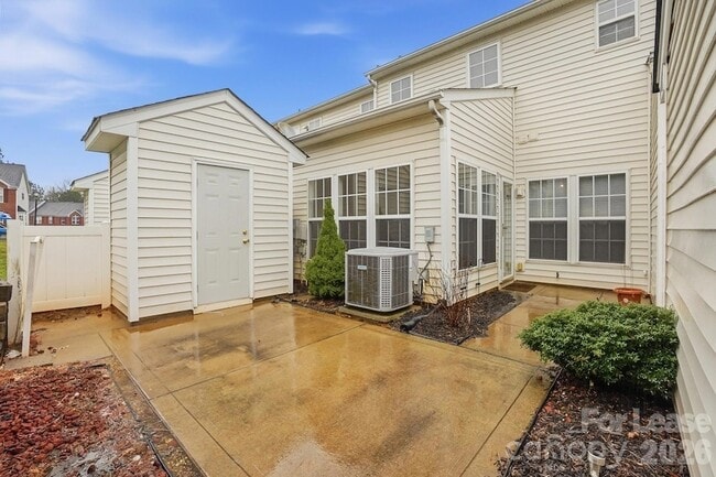 Building Photo - 3028 Misty Harbor Cir