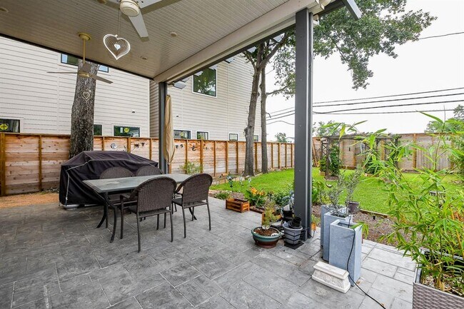 Building Photo - 7608 Janak Dr