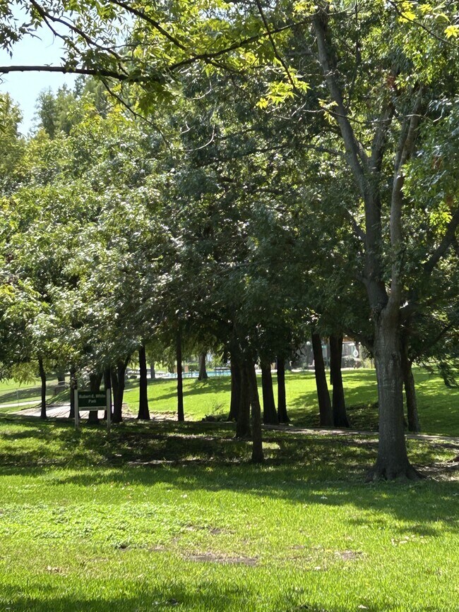 Building Photo - 4816 Rollingwood Ct