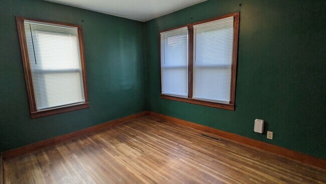 Building Photo - Cozy 2 Bedroom House!