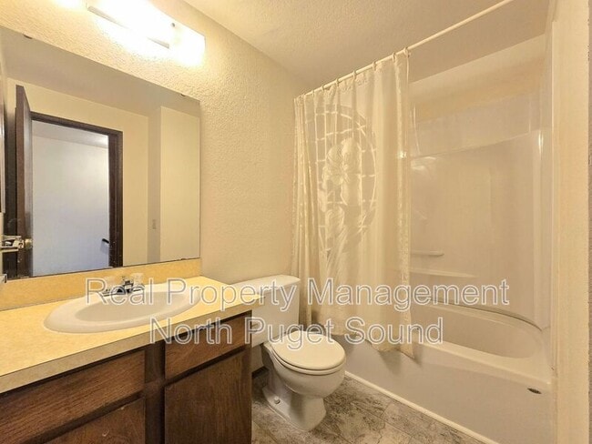 Building Photo - 1322 Maple St