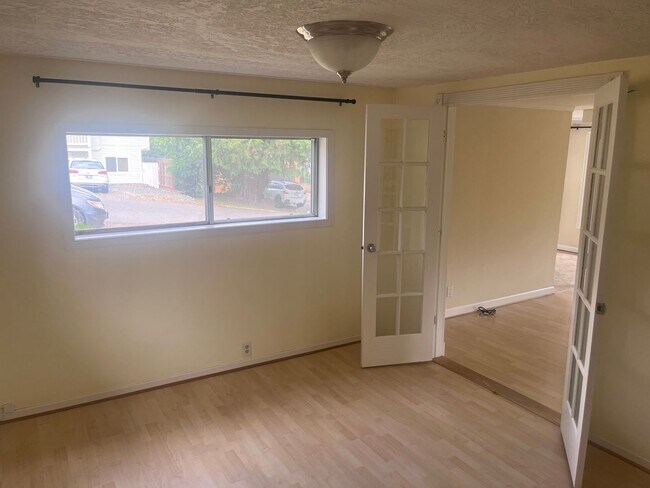 Building Photo - Multnomah Village 2 bedroom cottage delight