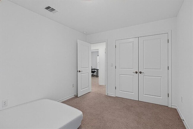 Building Photo - 2911 St Regis Dr