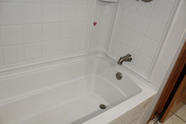 Building Photo - Huge Playroom - Family Room!