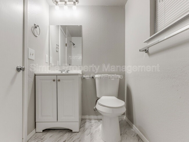 Building Photo - 8508 Candlewood Dr