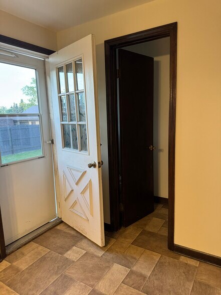 Building Photo - 3656 Sowles Rd