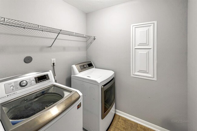 Building Photo - 22435 Stamford Brook Ct