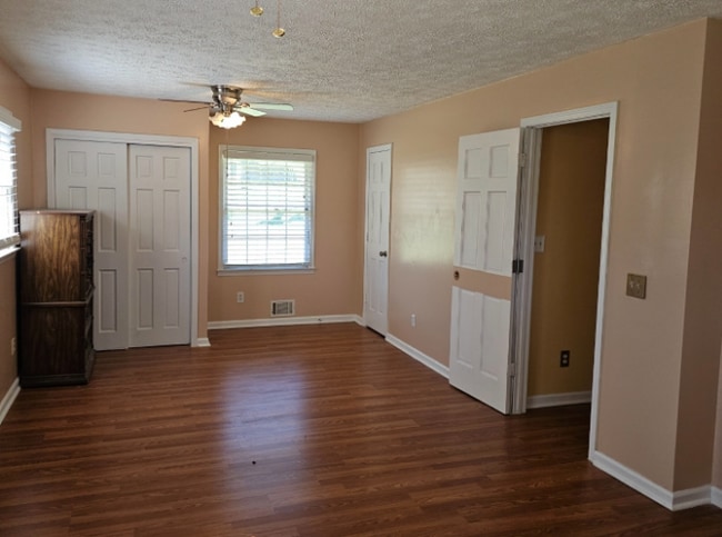 Building Photo - 6116 Evans Dr