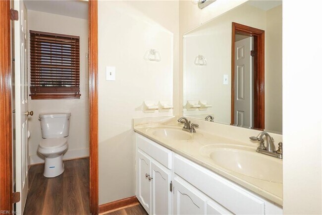 Building Photo - 1008 Hollins College Ct