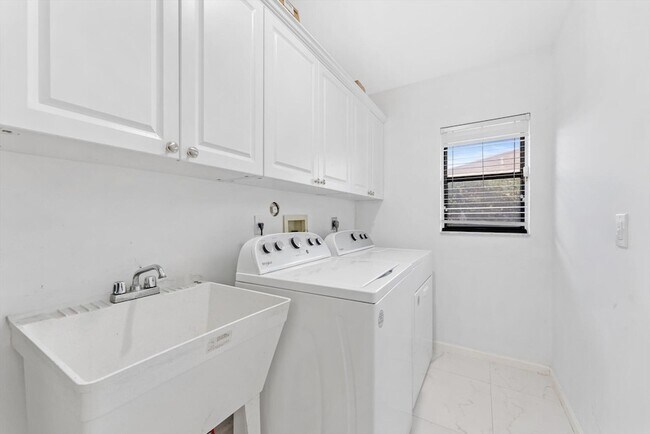 Building Photo - 13947 Geranium Pl