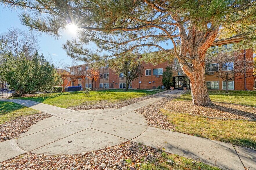 Explore your new home surrounded by nature's beauty and tranquility. - Glen Ridge Apartments