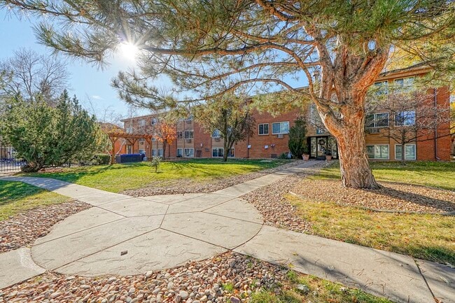 Explore your new home surrounded by nature's beauty and tranquility. - Glen Ridge Apartments