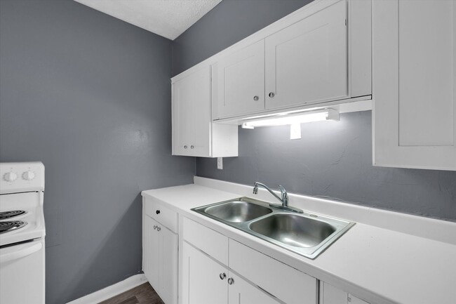 Building Photo - 421 Poplar Level Ct