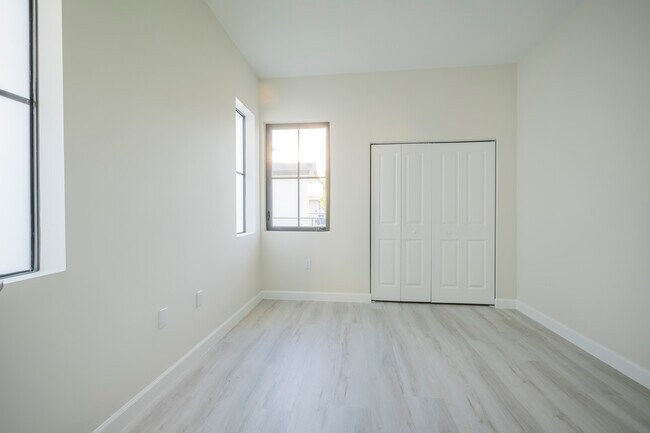 Building Photo - 18020 SW 103rd Ave