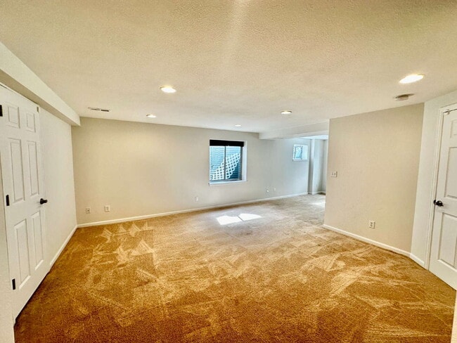 Building Photo - "Charming 3-Bed Highlands Ranch Home with ...