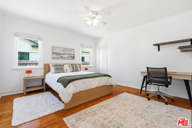 Building Photo - 3208 W 81st St