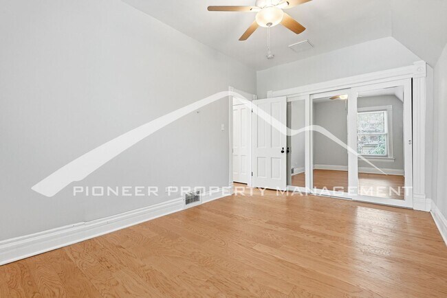 Building Photo - Spacious Condo with Storage Area and Parking!